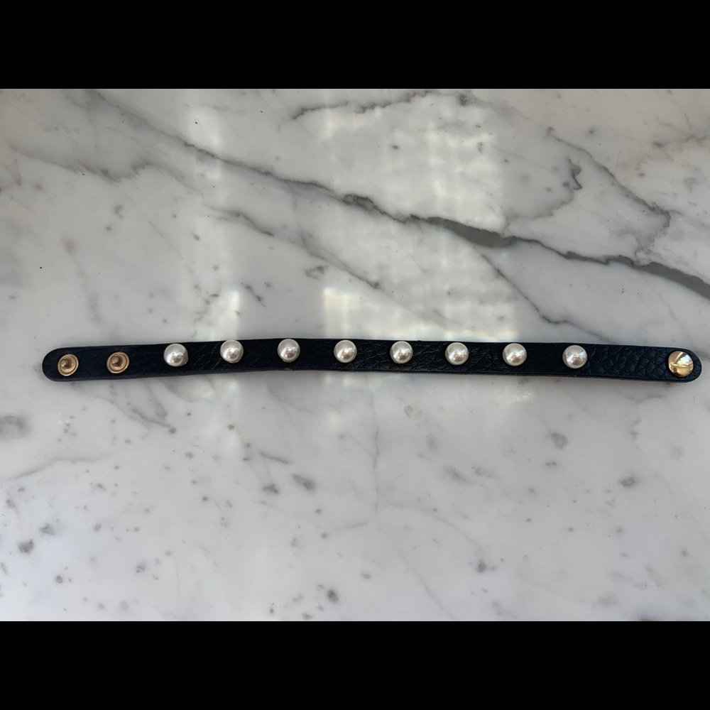 Leather and faux-pearl bracelet - Picture 2 of 6
